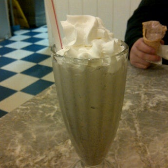 Photo taken at Beth Marie&#39;s Old Fashioned Ice Cream &amp; Soda Fountain by Sara V. on 3/9/2012
