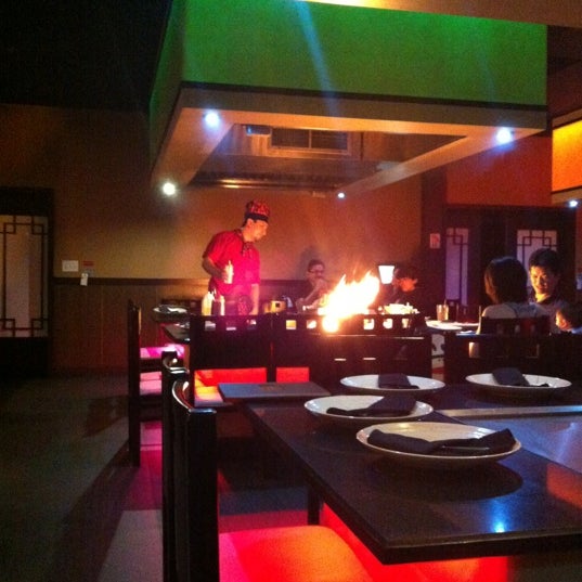 Das Foto wurde bei Kobe Sushi Hibachi Bar von Victor S. am 7/14/2012 aufgenommen