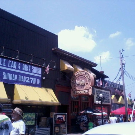 Foto diambil di Phoenix Hill Tavern oleh Stephanie M. pada 5/27/2012