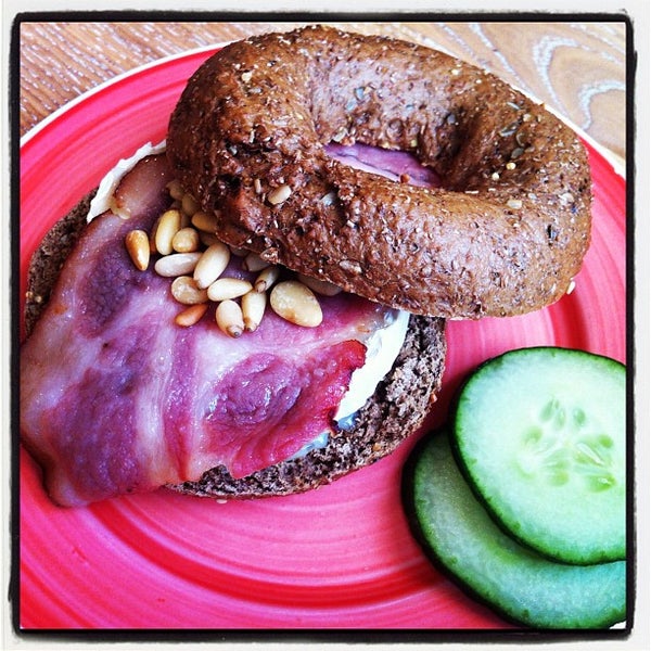 Photo taken at Bagels and Beans by Ludo G. on 6/17/2012