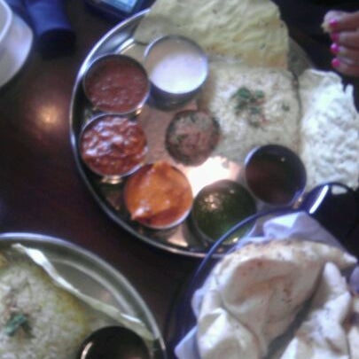 Das Foto wurde bei IndeBlue Indian Cuisine von Edu S. am 4/23/2012 aufgenommen