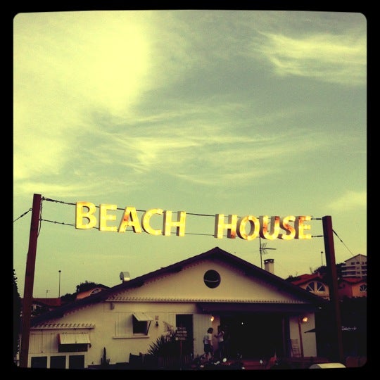 รูปภาพถ่ายที่ The Beach House โดย Yasmine เมื่อ 8/20/2012