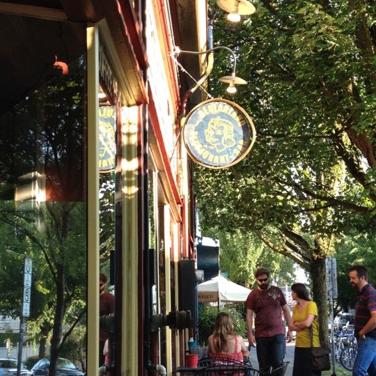 7/7/2012 tarihinde Sarah M.ziyaretçi tarafından Beulahland Coffee &amp; Alehouse'de çekilen fotoğraf