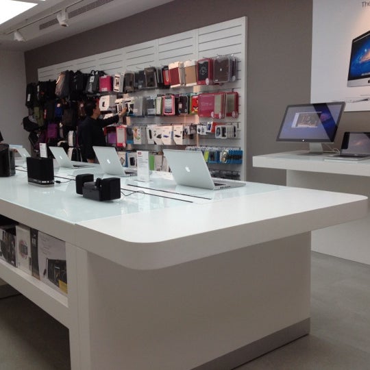 Айстор набережные челны. Айстор. Istore ульяновск. Магазин айстор в махачкале. The istore сыктывкар.