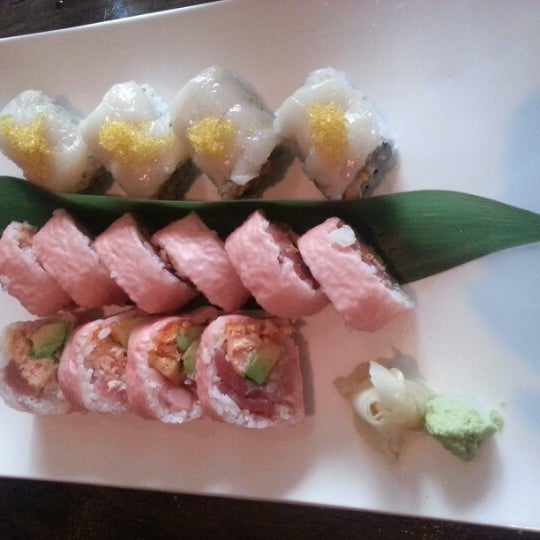 รูปภาพถ่ายที่ Ki Sushi โดย Pegah Y. เมื่อ 8/12/2012