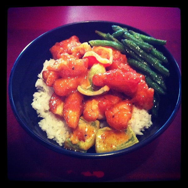 6/12/2012 tarihinde Jason P.ziyaretçi tarafından Bento Asian Kitchen &amp; Sushi'de çekilen fotoğraf