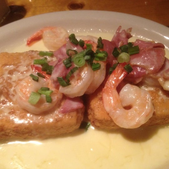 Foto diambil di Dockside Seafood Restaurant oleh Michael S. pada 3/30/2012