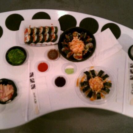 รูปภาพถ่ายที่ Rollbotto Sushi โดย Dean J. เมื่อ 4/8/2012