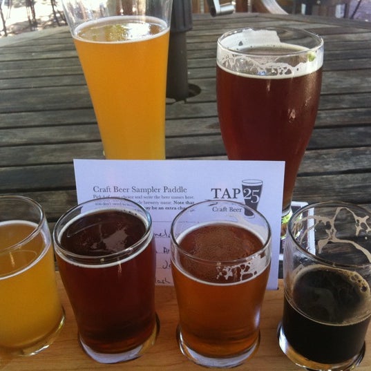 Photo taken at Tap 25 Craft Beer by Ross R. on 7/14/2012