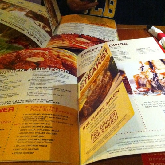 Photo taken at Chili&#39;s Grill &amp; Bar by Vhoiegie G. on 2/18/2012