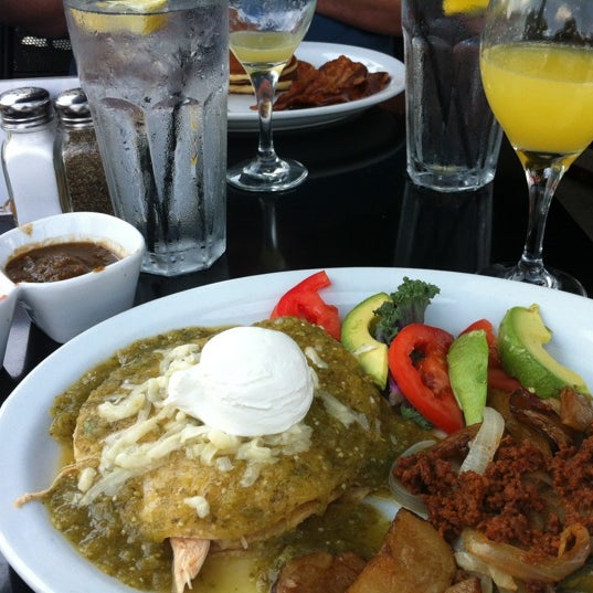 รูปภาพถ่ายที่ Fernando&#39;s Mexican Cuisine โดย Avivah เมื่อ 5/20/2012