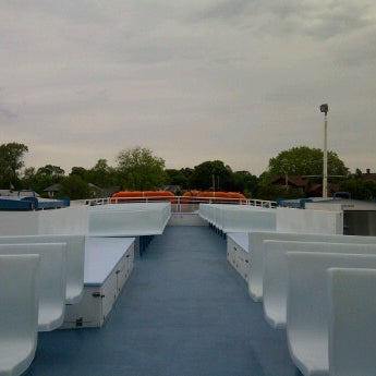 Foto tomada en Fire Island Ferries - Main Terminal  por Steven C. el 6/9/2012