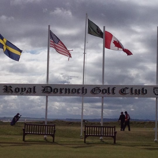 รูปภาพถ่ายที่ Royal Dornoch Golf Club โดย Joe G. เมื่อ 5/9/2012