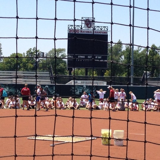 Fotos En Marita Hynes Field At The OU Softball Complex 2500 Jenkins Ave