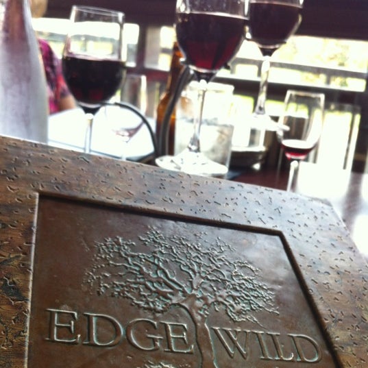 Foto scattata a EdgeWild Restaurant &amp; Winery da Carrie N. il 9/7/2012