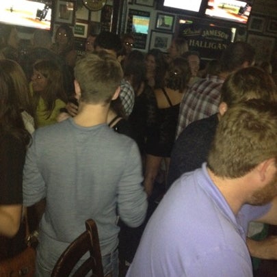 7/21/2012にCatがHalligan Barで撮った写真