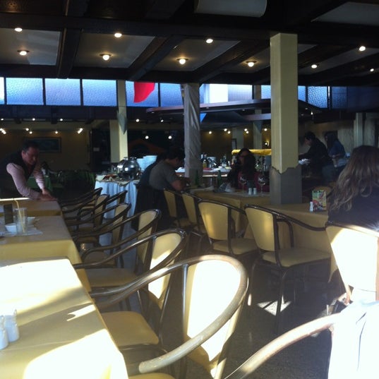 รูปภาพถ่ายที่ Acuarela Restaurant โดย Gerardo G. เมื่อ 6/23/2012