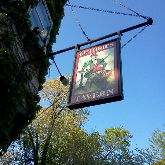 4/17/2012にBrian K.がGuthrie&#39;s Tavernで撮った写真