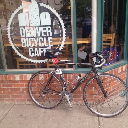 Foto scattata a Denver Bicycle Cafe da Tim J. il 4/28/2012