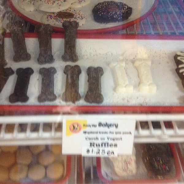 Photo taken at Groovy Dog Bakery by Gilbert W. on 2/20/2012