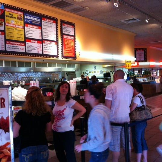 Photo taken at Fuddruckers by Ray M. on 4/29/2012
