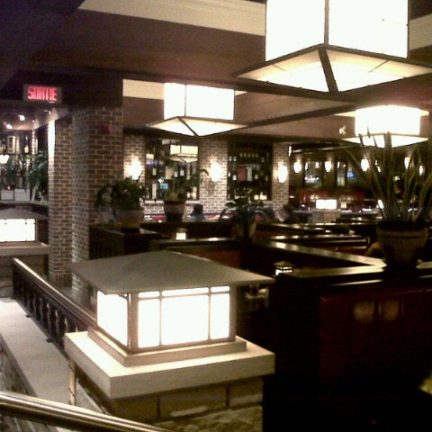 Foto diambil di Bâton Rouge Steakhouse &amp; Bar oleh Luciano Z. pada 8/18/2012