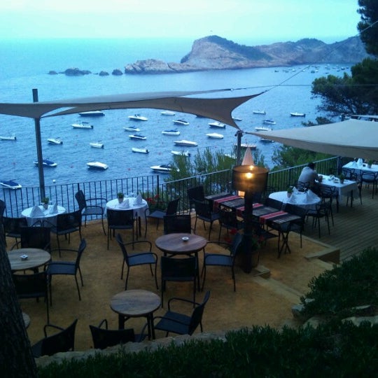รูปภาพถ่ายที่ Vintage Hotel &amp; Lounge Restaurant โดย Iñaki B. เมื่อ 7/5/2012