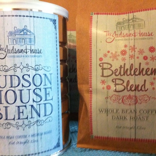 8/7/2012 tarihinde Lindsey B.ziyaretçi tarafından The Judson House - Coffee Shop &amp; Southern Gifts'de çekilen fotoğraf