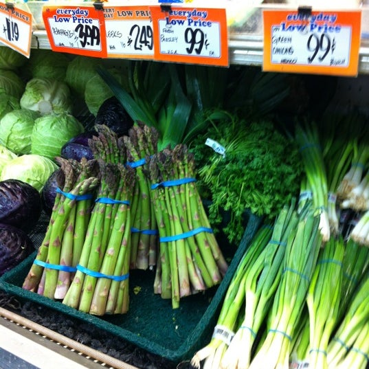 Red Apple Market Grocery Store in Mountain View