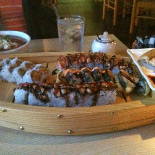 Foto diambil di Kampai Sushi Bar oleh Kim H. pada 3/4/2012