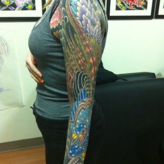 รูปภาพถ่ายที่ Acqua Santa Tattoo โดย Amy B. เมื่อ 4/22/2012