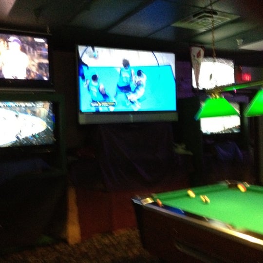 Снимок сделан в Duke&#39;s Sports Bar &amp; Grill пользователем Michael M. 5/1/2012