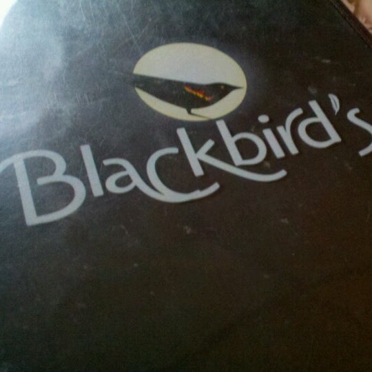รูปภาพถ่ายที่ Blackbird&#39;s โดย Douglas M. เมื่อ 7/24/2012