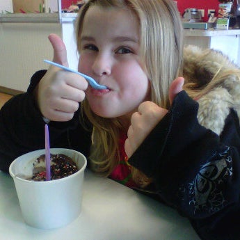 รูปภาพถ่ายที่ Toppings Frozen Yogurt โดย Mary D. เมื่อ 3/10/2012