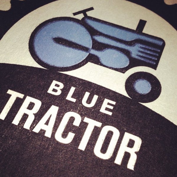 Снимок сделан в Blue Tractor Cook Shop пользователем Deidre W. 7/20/2012