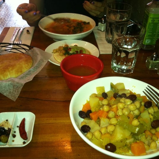 Foto diambil di Hummus Kitchen oleh Tara A. pada 6/2/2012