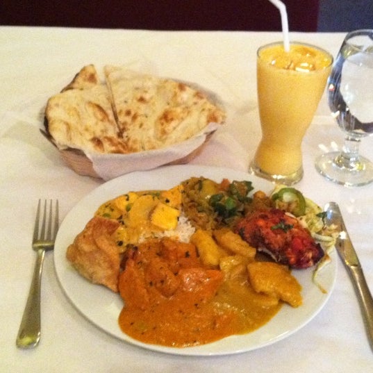 Foto diambil di Viva Goa Indian Cuisine oleh Christina H. pada 3/9/2012