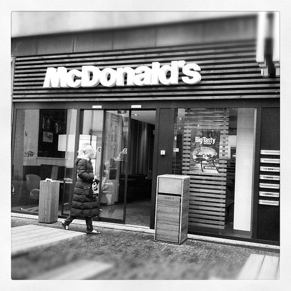 Снимок сделан в McDonald&#39;s пользователем Dave D. 4/17/2012