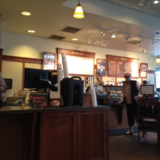 2/22/2012 tarihinde Russ K.ziyaretçi tarafından Peet&#39;s Coffee &amp; Tea'de çekilen fotoğraf