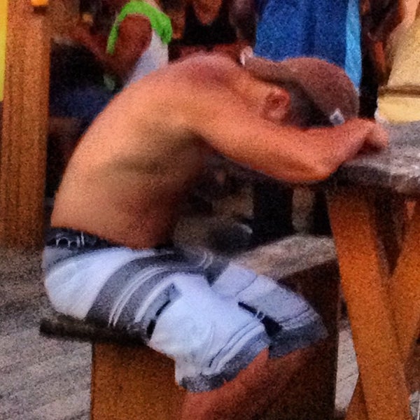5/28/2012 tarihinde Adrian A.ziyaretçi tarafından Tiki Bar'de çekilen fotoğraf