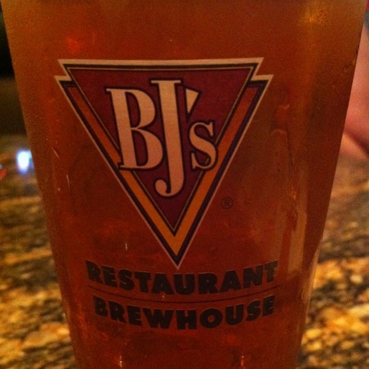 Foto tomada en BJ&#39;s Restaurant &amp; Brewhouse  por Jennifer C. el 5/23/2012