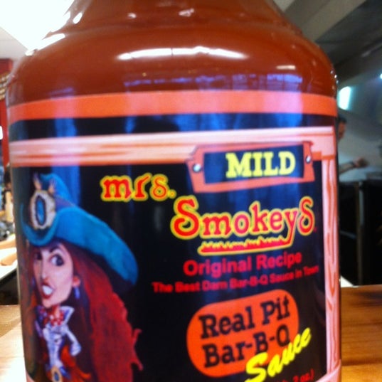 Das Foto wurde bei Mrs. Smokeys Real Pit BBQ von Vivian A. am 6/23/2012 aufgenommen