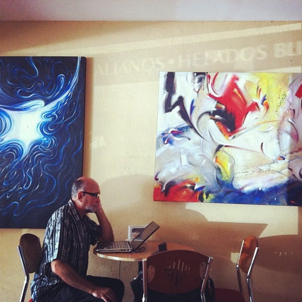 2/28/2012 tarihinde Israel A.ziyaretçi tarafından Café Canela'de çekilen fotoğraf