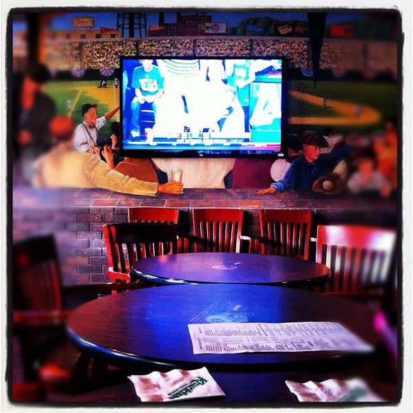 5/5/2012 tarihinde kenneth b.ziyaretçi tarafından Knuckles Sports Bar'de çekilen fotoğraf