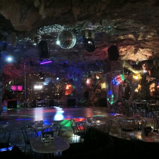 รูปภาพถ่ายที่ Пещера / Peshera โดย Руслан К. เมื่อ 5/2/2012