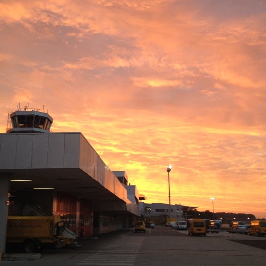 Das Foto wurde bei Airport Linz (LNZ) von Boris G. am 8/15/2012 aufgenommen