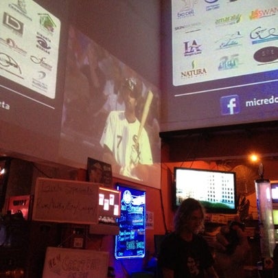 Foto tirada no(a) Sharky&#39;s Sports Bar por 🇵🇭 Jac 🇨🇷 em 8/26/2012
