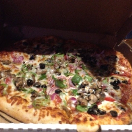 Снимок сделан в ShoreBreak Pizza &amp; Taphouse пользователем William R. 8/28/2012
