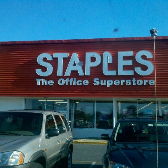 Staples Tienda de artículos de papelería/oficina en Newark