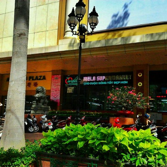 Foto tirada no(a) An Đông Plaza por Nowhere A. em 2/18/2012